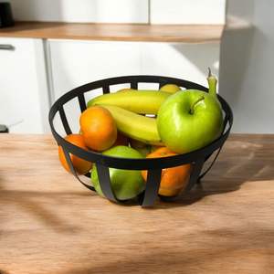 Cesta de frutas de hierro pintada a mano para decoración artística de cocina que muestra una artesanía y un estilo únicos. - Product Image 5