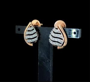 Elegantes aretes de oro rosa con diamantes naturales en forma de diamante, diseño elegante, precio directo de fábrica para compromiso o regalo - Product Image 4