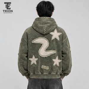 Sweat à capuche brodé pour homme, effet délavé, offre une douce chaleur, un toucher texturé et une broderie fine pour un style décontracté polyvalent. - Product Image 3