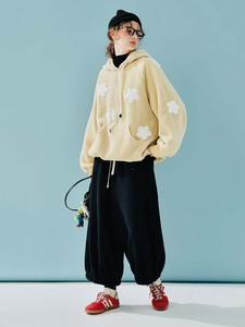 Sweat à capuche à manches longues de conception originale chaud et polaire tricoté fleur patch sweat à capuche décontracté - Product Image 3