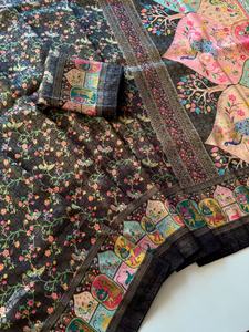 ผ้าซิลค์เนื้อนุ่มสำหรับผู้หญิง พร้อมลายจาการ์ททั่วผืน และลายพิมพ์พัชมีนา แต่งขอบด้วยดอริ ผลิตในอินเดีย - Product Image 5