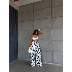 Pantalones Casuales de Satén de Pierna Ancha con Cintura Elástica Alta y Característica Transpirable - Product Image 3