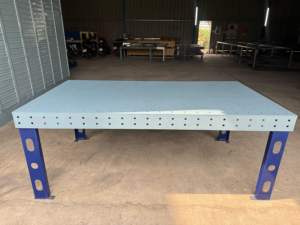 Table de soudage robuste, table de soudage à usage intensif, acier perforé épais, structure de grille interne renforcée, et pieds en acier rigides - Product Image 4