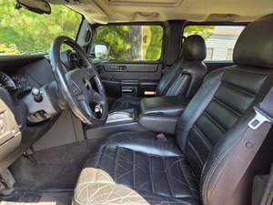 Hummer H3 SUT 4WD Usada del 2006, Camioneta de Cabina Doble, Motor V8 de 6.0L, Lujo Estadounidense, Volante a la Izquierda - Product Image 2