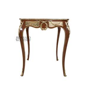 Table d'appoint carrée de style français de luxe avec incrustation florale élaborée et montures en laiton doré antique pour la décoration de palais - Product Image 2