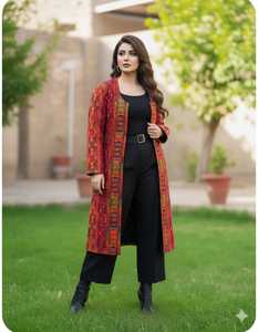 Abrigo Tradicional Bordado Multicolor Vibrante con Intrincado Trabajo de Espejo, Bordado con Hilo Detallado, Diseño de Arte Folclórico - Product Image 6