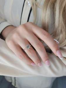 แหวนเพชรเพาะเลี้ยงทรงรี 3 เม็ด ทองคำแท้ 14K สำหรับคู่รัก พร้อมใบรับรอง IGI - Product Image 5