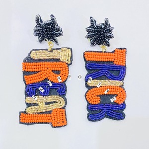 Pendientes hechos a mano con cuentas de Halloween para un aspecto espeluznante de vacaciones, joyería de moda con gota de truco naranja negro para mujeres Boo-tiful - Product Image 1