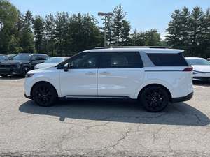 Blanco brillante 2024 Kia Carnival SX FWD usado con ruedas de aleación asientos de cuero sistema de navegación arranque remoto Android Auto - Product Image 4