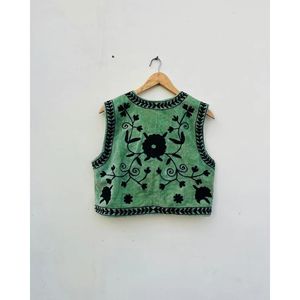 Gilet unisexe vert en velours brodé floral, style vintage, ouvert sur le devant, sans manches, 100 % coton écologique, col en V, vêtement d'extérieur fait main - Product Image 2