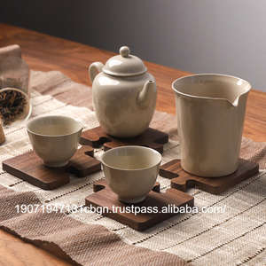 Sous-verres en bois massif faits à la main, sous-verres en bois de noyer de luxe, puzzle créatif, sous-verres en bois pour tasse à thé - Product Image 3