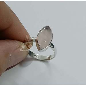 Anillo de Cuarzo Rosa con Corte Marquesa, Hecho a Mano en Plata de Ley, Joyería Boho Minimalista, Gema Rosa Natural, Estilo Hip Hop Elegante - Product Image 2
