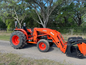 Tractor Agrícola Compacto Kubota M954R Usado Original al por Mayor, 95hp, 7040, 8540, 70hp, 100hp, con Cabina, para Huertos y Maquinaria Agrícola - Product Image 2