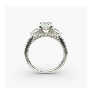 แหวนหมั้นเพชรสามเม็ดสไตล์วินเทจจากดีไซเนอร์ – คุณภาพระดับพรีเมียมเพื่อลุคที่โดดเด่นและเสริมความงามให้กับมือ - Product Image 2