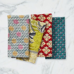 Ensemble de serviettes de table Kantha indiennes multicolores en coton imprimé réutilisable de haute qualité pour le dîner, le cocktail, le mariage et les hôtels - Product Image 1