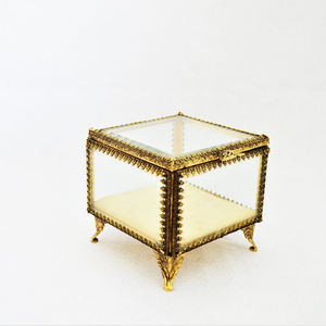 Qualité supérieure Design attrayant bordure en laiton biseauté verre bijoux et anneau support de boîte cadeaux de mariage et bague de fiançailles tenir - Product Image 3