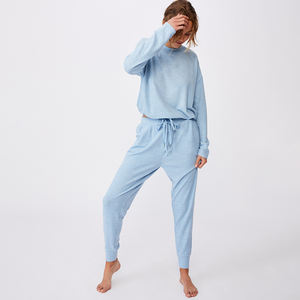 Costumes de survêtement personnalisés pour femmes jogging survêtements personnalisés vente en gros meilleur prix survêtement pour femmes fabriqué au Pakistan - Product Image 1
