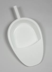 Bassin médical de haute qualité pour selles - Conception ergonomique, nettoyage facile, modèle standard PMEDFIDUS0WH, fabriqué en Italie par Medicalab, pour hôpitaux et personnes âgées - Product Image 4