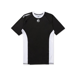 Chemises de gymnastique de compression à manches courtes avec logo personnalisé unisexe vente en gros de BJJ Rashguard MMA sublimé Rash Guard pour hommes adultes - Product Image 5