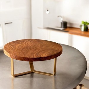 Soporte de pastel de madera moderno con base de metal dorado Elevador duradero elegante Perfecto para bodas Cumpleaños Postre y exhibición de fiestas - Product Image 1