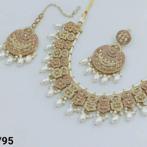 Nuevo diseño de lujo chapado en oro tradicional Motipearl & Drop Kundan tachonado gargantilla collar pendiente Mangtika conjunto y conjunto de joyería - Product Image 1