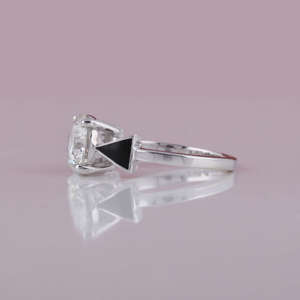 Bague de fiançailles en diamant de laboratoire pour homme, serti solitaire en or blanc massif 18KT, incrustation de lunette classique certifiée - Product Image 3