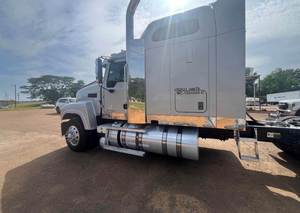 Camion semi-remorque <span class=keywords><strong>Mack</strong></span> Sleeper d'occasion, très propre, 2019-2020, idéal pour les longs trajets. - Product Image 6