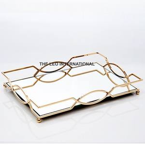 Plateau de service en aluminium, métal, forme rectangulaire, finition dorée, créatif, sous les assiettes émaillées, fait à la main, de luxe, décoratif pour la maison. - Product Image 3