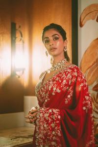 Blouse ethnique non cousue Lehenga Saree Set avec fil en filet papillon et broderie à paillettes pour les fêtes d'hiver et d'été - Product Image 3