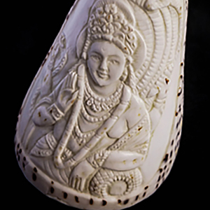 Conus shell carving Vishnu God <b>Ornament</b> SEASHELL JEWELRY Motif Floral and Religious Style <b>Ornament</b> - Product Image 2