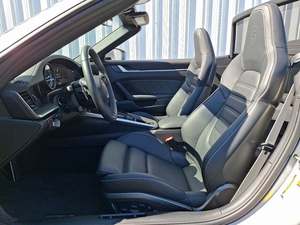 Porsche 911 Turbo S Cabriolet AWD 2024 Plateado Metálico, Volante a la Izquierda, Rines de Aleación Usados R17, Asientos de Cuero, Paquete de Potencia - Product Image 5