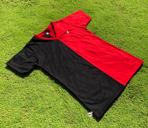 T-shirt d'été respirant et écologique en jersey de coton à manches courtes et col en V rouge et noir bicolore de haute qualité pour femmes - Product Image 2