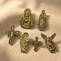 Épingles émaillées personnalisées avec logo, style antique et moderne, représentant des icônes religieuses, fabriquées par une usine OEM professionnelle, pour événements ecclésiastiques et cadeaux promotionnels.