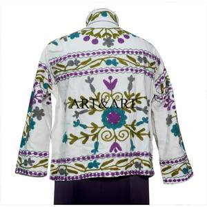 Chaqueta Acolchada Corta de Invierno para Mujer, Elegante, Transpirable y Ecológica, Bordada con Diseño Suzani Indio, de Secado Rápido, 100% Algodón - Product Image 5