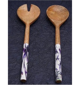 ช้อนส้อมตักสลัดไม้อาคาเซียสไตล์อเมริกันมีด้ามจับทำจากเรซิน - Product Image 5