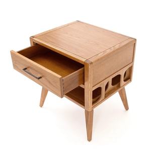 Table de chevet en bois d'acajou avec finition naturelle pour chambre à coucher. - Product Image 5