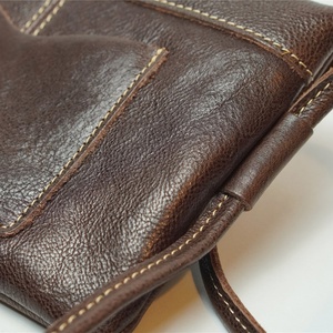 กระเป๋าหนังแท้ LCS-0075D กระเป๋าสะพายข้างแบบสั่งทำได้ รุ่น Unisex ขนาดเล็ก กระเป๋าถือแบบสะพายข้าง ปิดด้วยซิป สไตล์น่ารัก คุณภาพสูง ปรับแต่งได้ - Product Image 3