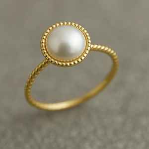 Leela Jewellers Anillo de compromiso de piedras preciosas blancas de perlas de agua dulce del Mar del Sur chapado en oro de 14 quilates Diseño artístico de moda para mujeres y niñas - Product Image 3