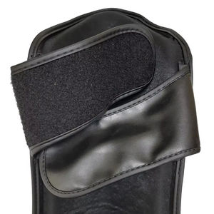 Espinilleras de Fútbol para Jóvenes y Adultos, Protección de Cuero, Ligeras, Transpirables, Cierre de Gancho y Bucle de Alta Calidad - Product Image 4