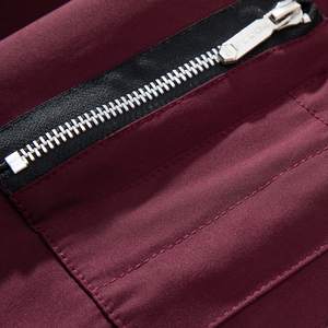 Chaqueta bomber ligera que se adapta a cualquier atuendo de diseño de inspiración urbana para hombres y mujeres, perfecta para la moda moderna - Product Image 6