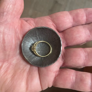 Plateau à bijoux minimaliste, plateau de décoration d'intérieur de luxe, article cadeau fait main, décoration d'intérieur durable, plateau en métal artisanal - Product Image 1