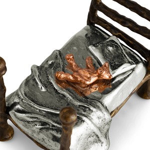 Sculpture d'inspiration naturelle en métal noir audacieux Ornement de table contemporain Accent artistique créatif pour les maisons élégantes - Product Image 3