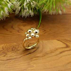 Bague bohème en laiton Golden Bubble, bijou sculptural moderne, fait main, minimaliste, cadeau pour elle - Product Image 1