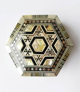 Caja de Joyería de Lujo Hecha a Mano con Incrustaciones de Nácar y Madera Moderna de Alta Calidad, con Forma Personalizable para Uso Decorativo - Product Image 1