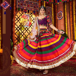 Colección de Lehenga Choli de Diseño Moderno, Estilo Vestido de Gala Largo hasta el Suelo, Tela Georgette Bordada, 100% Poliéster, Bodas, Navratri - Product Image 1