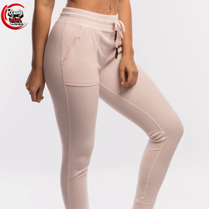 Leggings taille haute en satin conçus sur mesure pour femmes impression d'entraînement décontracté en gros avec logo - Product Image 3