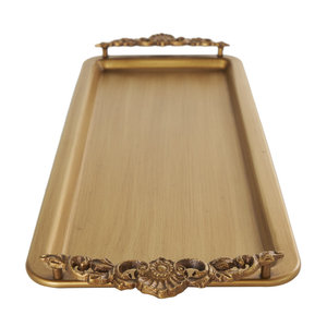 Plateau en aluminium à poignée décorative en or royal de haute qualité à prix abordable en provenance d'Inde - Product Image 2