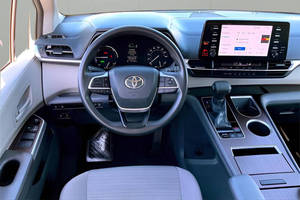 Auto Usado de Calidad a Precio Accesible, Toyota Sienna 2021, Volante a la Izquierda - Product Image 2