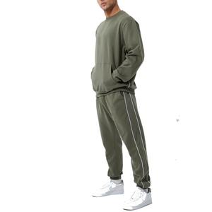 Conjunto Deportivo Personalizado 2026, Ropa Deportiva Atlética para Hombre, Sudadera con Cuello Redondo y Pantalones Deportivos, Poliéster y Elastano, Corte Ajustado - Product Image 3