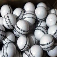 Ballon de cricket en cuir blanc cousu à la main pour usage professionnel, fabrication pakistanaise, exportateur